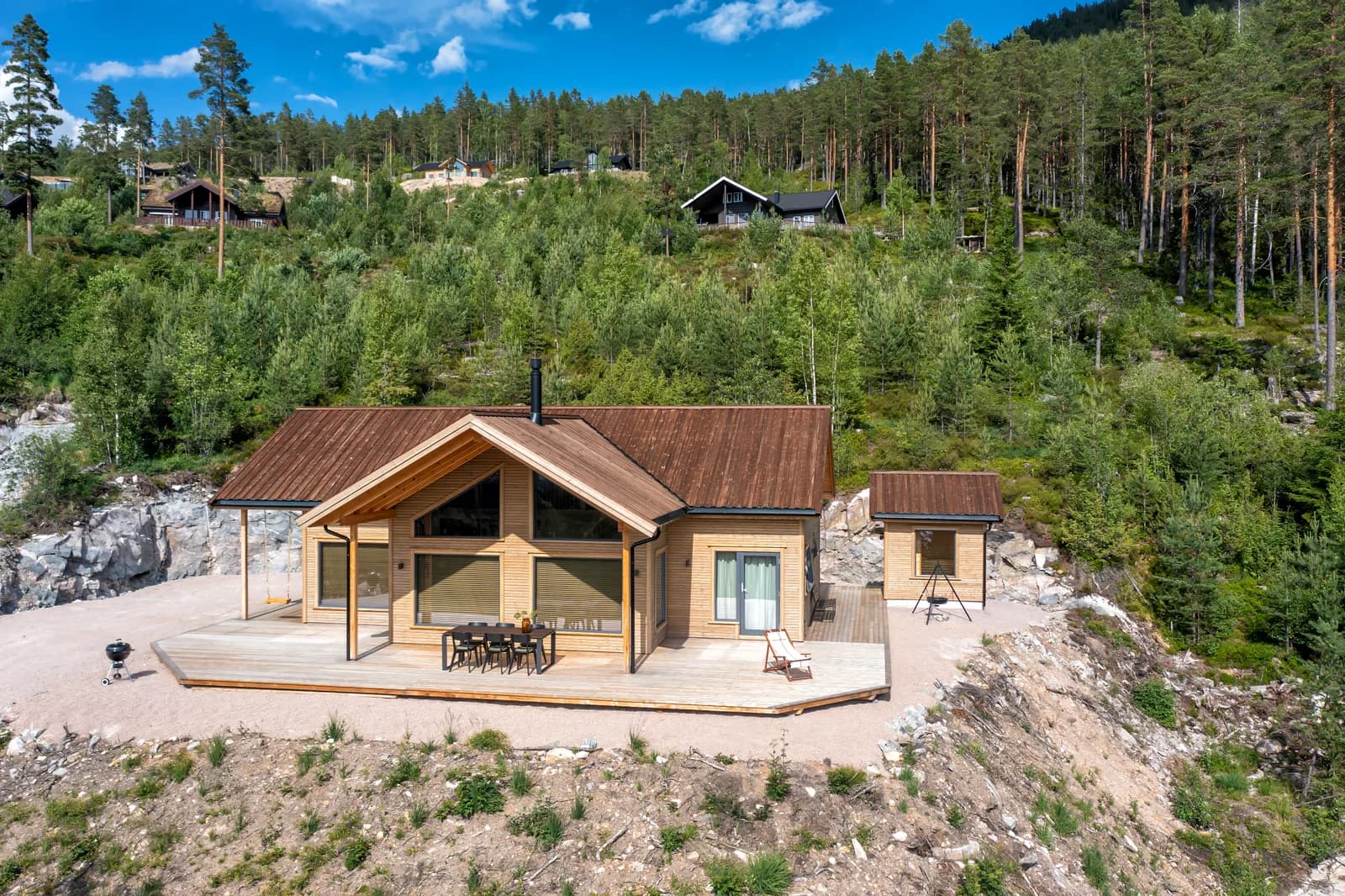 Furuheim Lodge tussen de bomen in Vrådal, Noorwegen